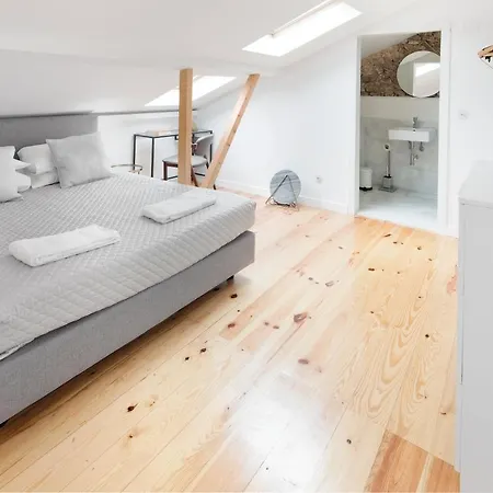 Lusiadas With Private Bathroom *