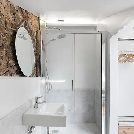 Lusiadas With Private Bathroom Lisbon