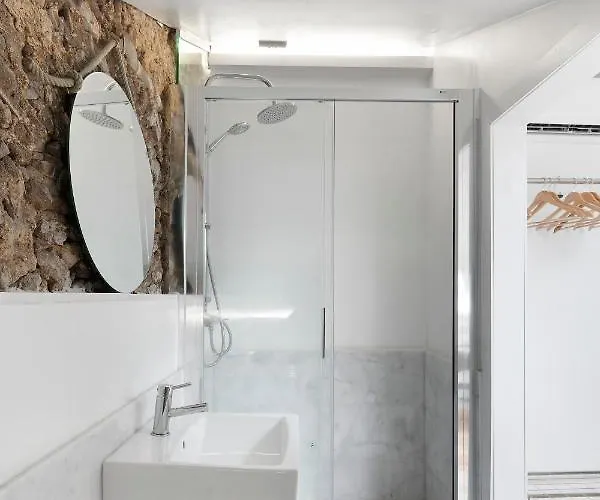 Lusiadas With Private Bathroom Lisbon