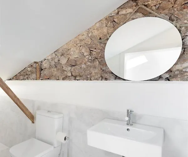 Lusiadas With Private Bathroom Guest house